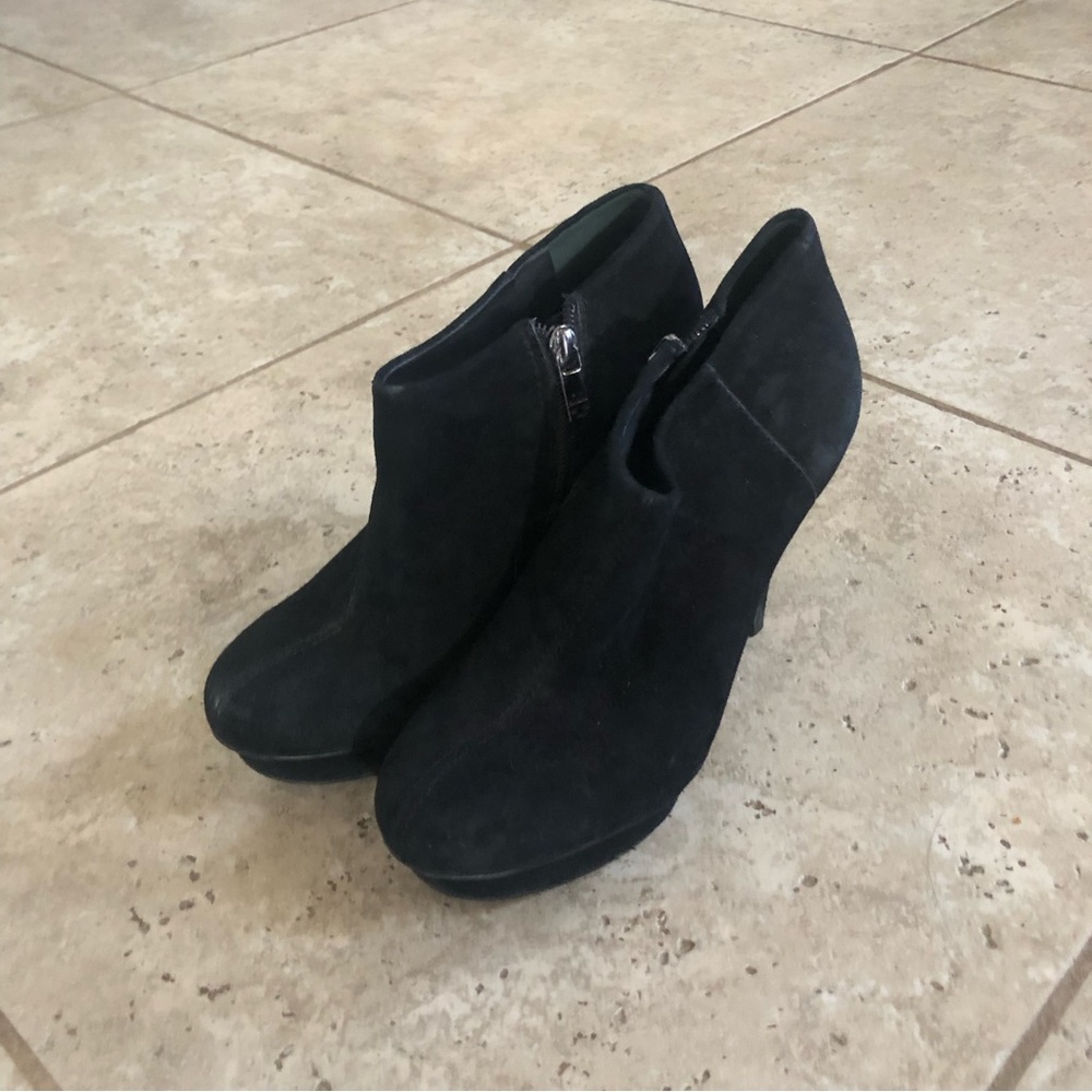 Tory Burch $628 Black Suede Heel Bootie Ankle Boots Sz 7M